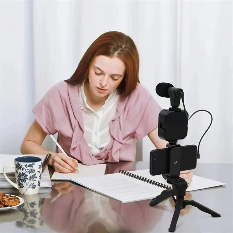 Smartphone vlogging kit with tripod, microphone and LED light – product feature image 5